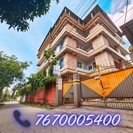Taj Residency Holiday Homestay -Entire 1Bhk & 2Bhk Private Apartments -Call 767Ooo54Oo Jorhāt المظهر الخارجي الصورة