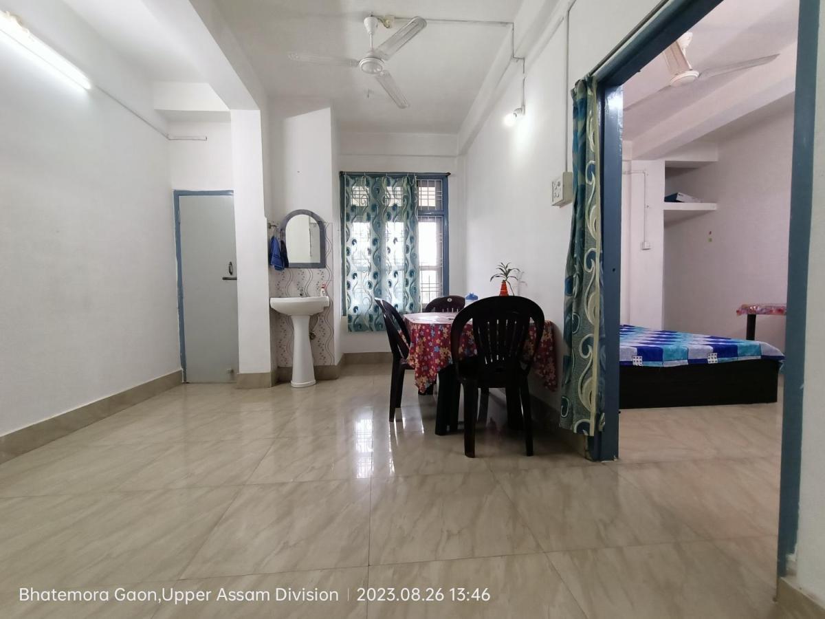 Taj Residency Holiday Homestay -Entire 1Bhk & 2Bhk Private Apartments -Call 767Ooo54Oo Jorhāt المظهر الخارجي الصورة