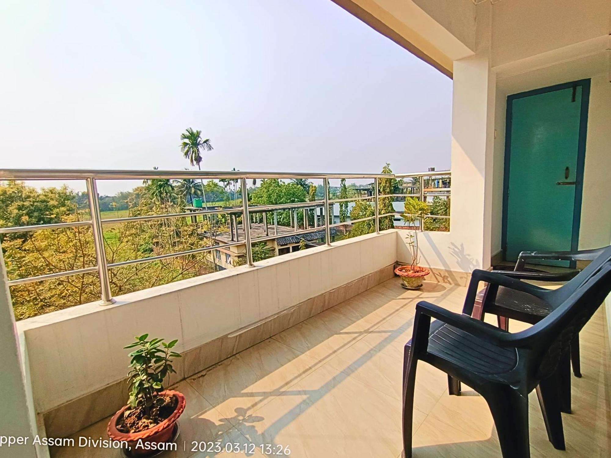 Taj Residency Holiday Homestay -Entire 1Bhk & 2Bhk Private Apartments -Call 767Ooo54Oo Jorhāt المظهر الخارجي الصورة