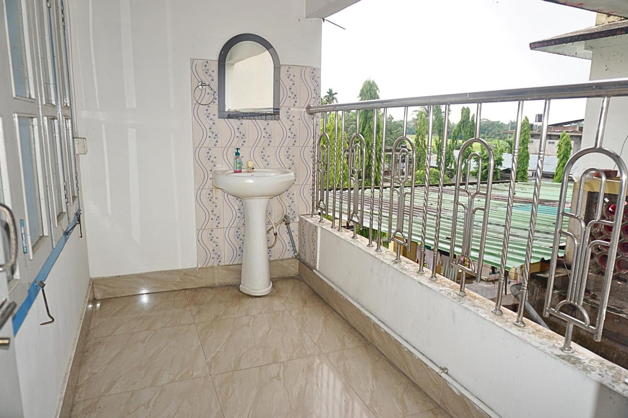 Taj Residency Holiday Homestay -Entire 1Bhk & 2Bhk Private Apartments -Call 767Ooo54Oo Jorhāt المظهر الخارجي الصورة